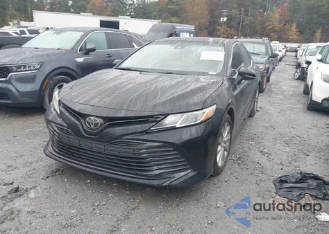 2018 Toyota Camry Le z USA, uszkodzony, nr VIN 4T1B11HK7JU538511